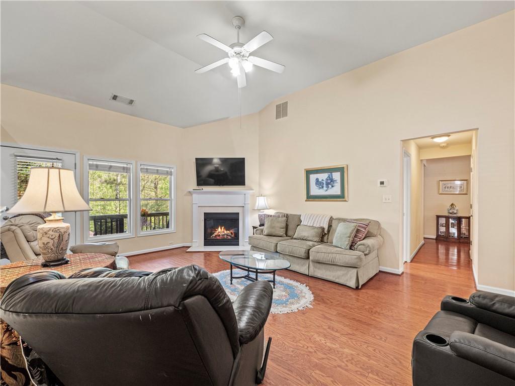 2402 Jasmine Glen Drive, Buford, Georgia image 7