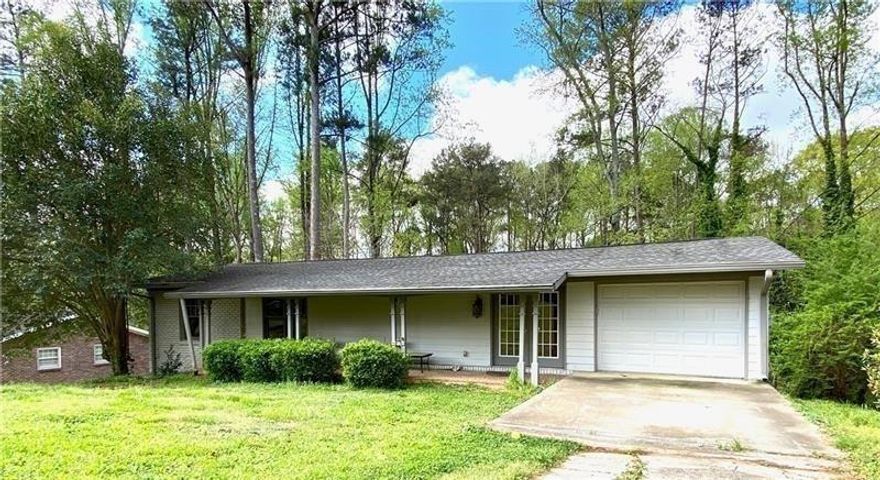 Location! Location! Location! Award-winning school districts. Beautiful brick ranch in HOT Brookhaven! Open floorpan, large vaulted Family Room with sliding doors leading to an extra large deck overlooking a private backyard. Remodeled and updated with new interior & exterior paint, decorative light fixtures & hardwood floors. Close to Blackburn Park, shopping & restaurants. A MUST SEE!