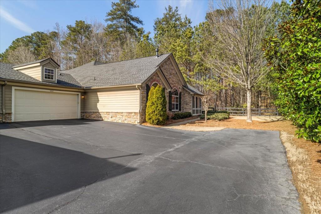 5202 STONE VILLAGE Circle