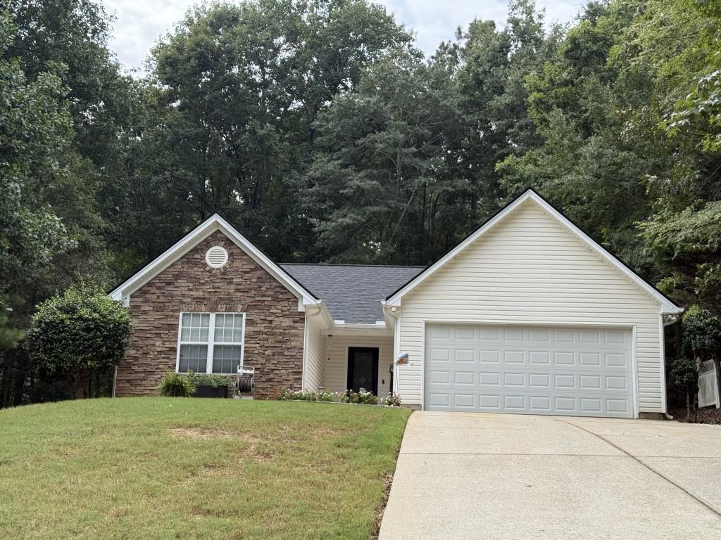 Charming 3 bedroom ranch home located in the heart of winder. This home has been immaculately cared for and is move in ready! Fenced in backyard with plenty of room to entertain! Master bedroom is large with a fully updated bathroom and huge walk in closet. Two additional bedrooms have large closets and share a bathroom. The open floorplan has granite countertops in the kitchen which overlooks the breakfast room and spacious back deck! This layout is perfect for entertaining. This fully updated home won't last long!!