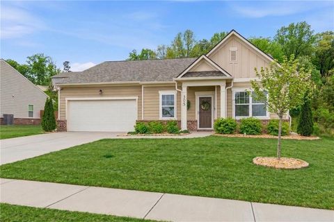 Homes For Sale - 305 Pescara Court<br/> Cartersville, GA 30120