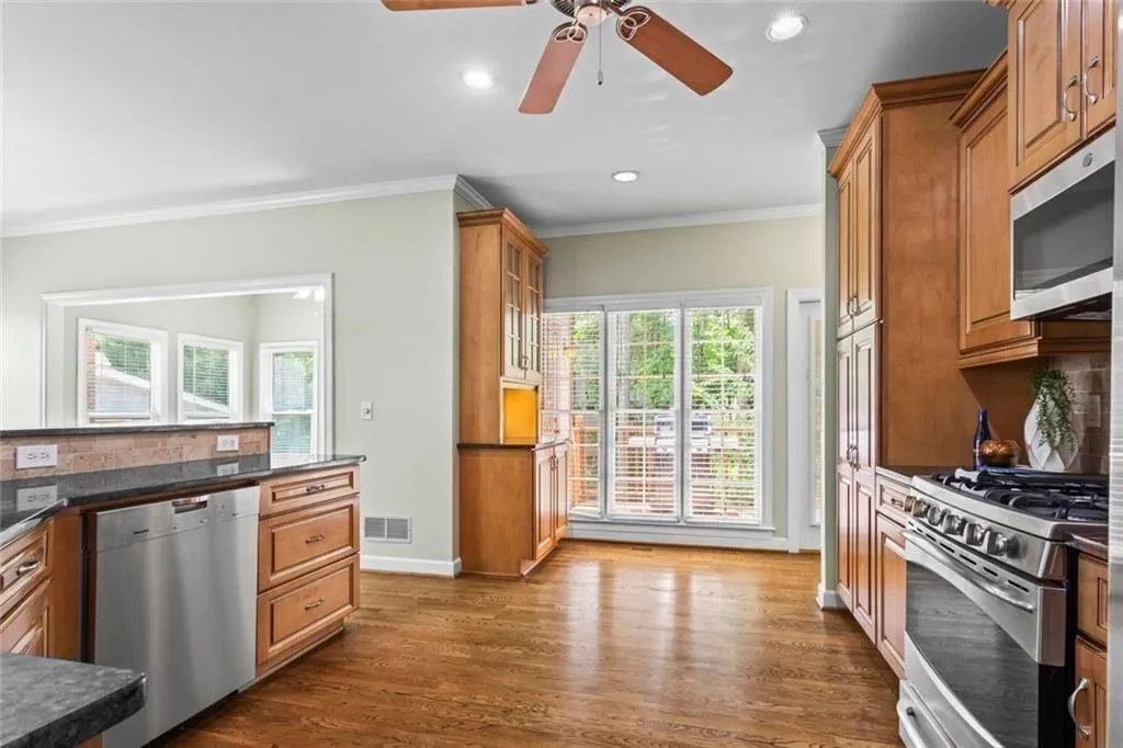 Alpharetta, Georgia 30005, United States, 4 Bedrooms Bedrooms, ,4 BathroomsBathrooms,Residential,Active,250500