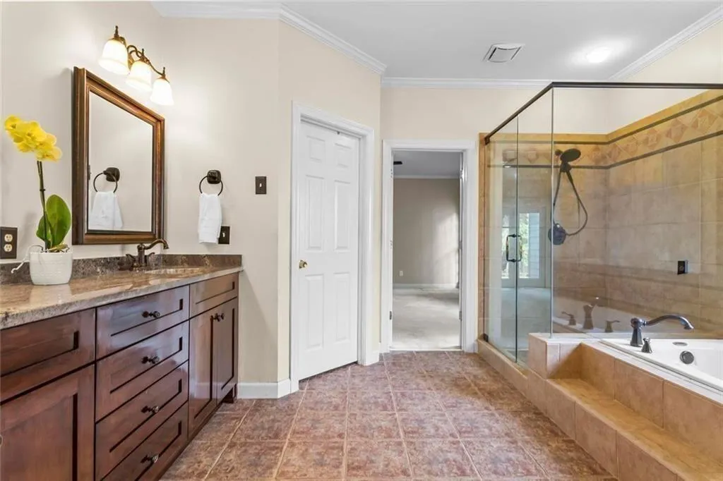 Alpharetta, Georgia 30005, United States, 4 Bedrooms Bedrooms, ,4 BathroomsBathrooms,Residential,Active,250500