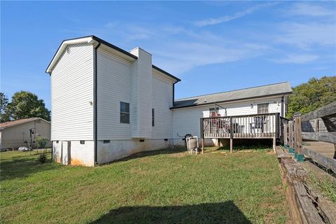 A home in Adairsville