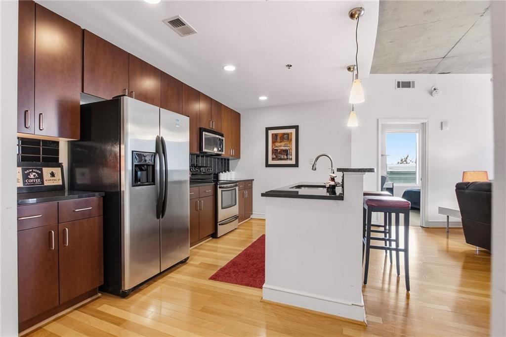 44 Peachtree Place NE 424