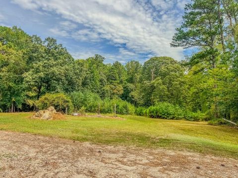 A home in Dacula