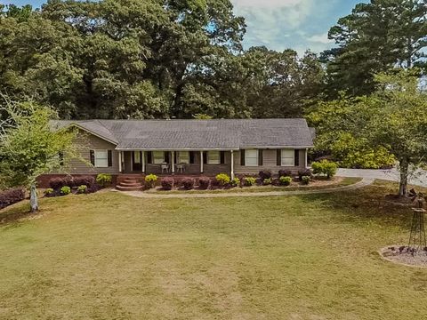 A home in Dacula