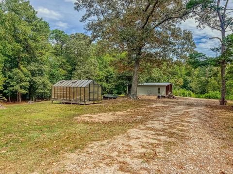 A home in Dacula