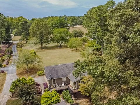 A home in Dacula