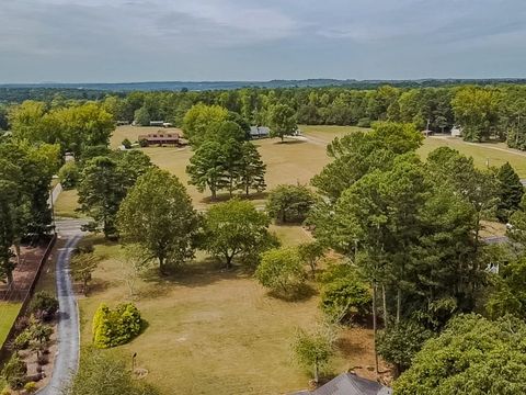 A home in Dacula