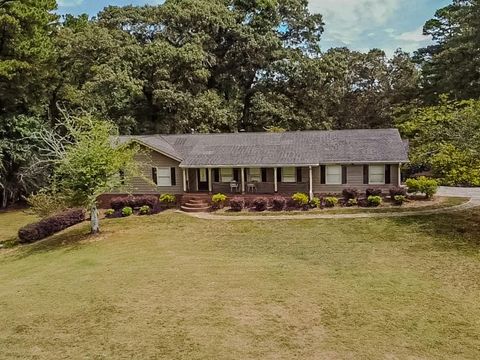 A home in Dacula