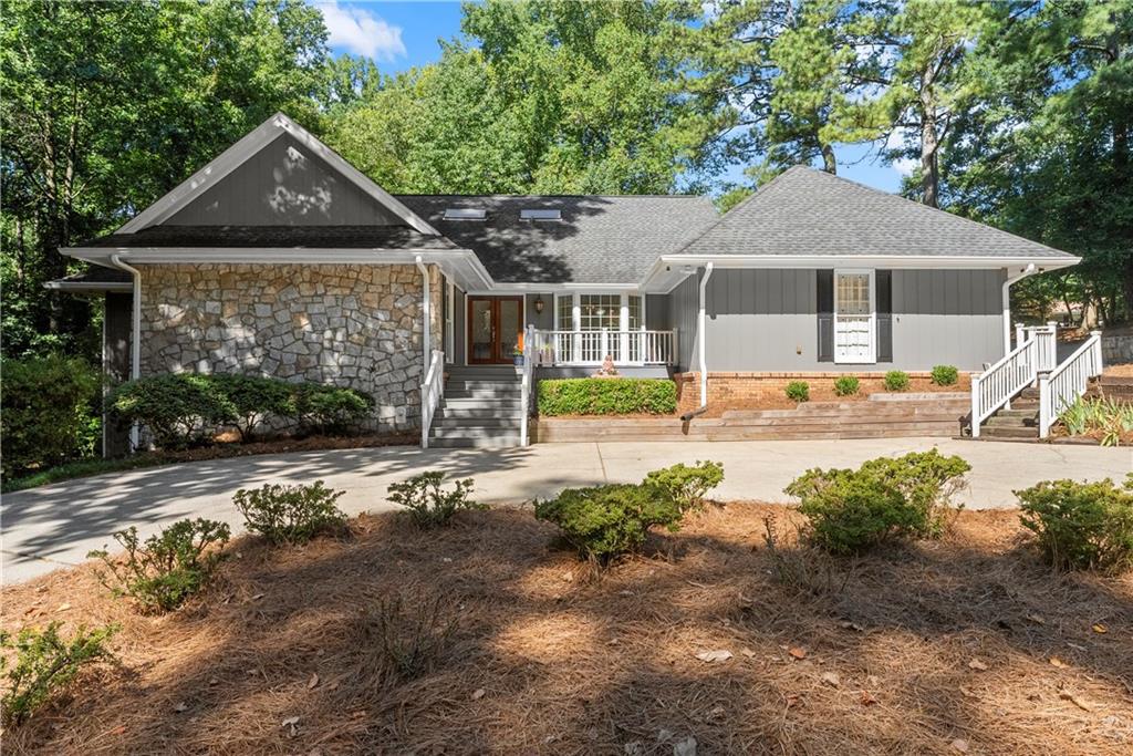 8390 Valley Tarn