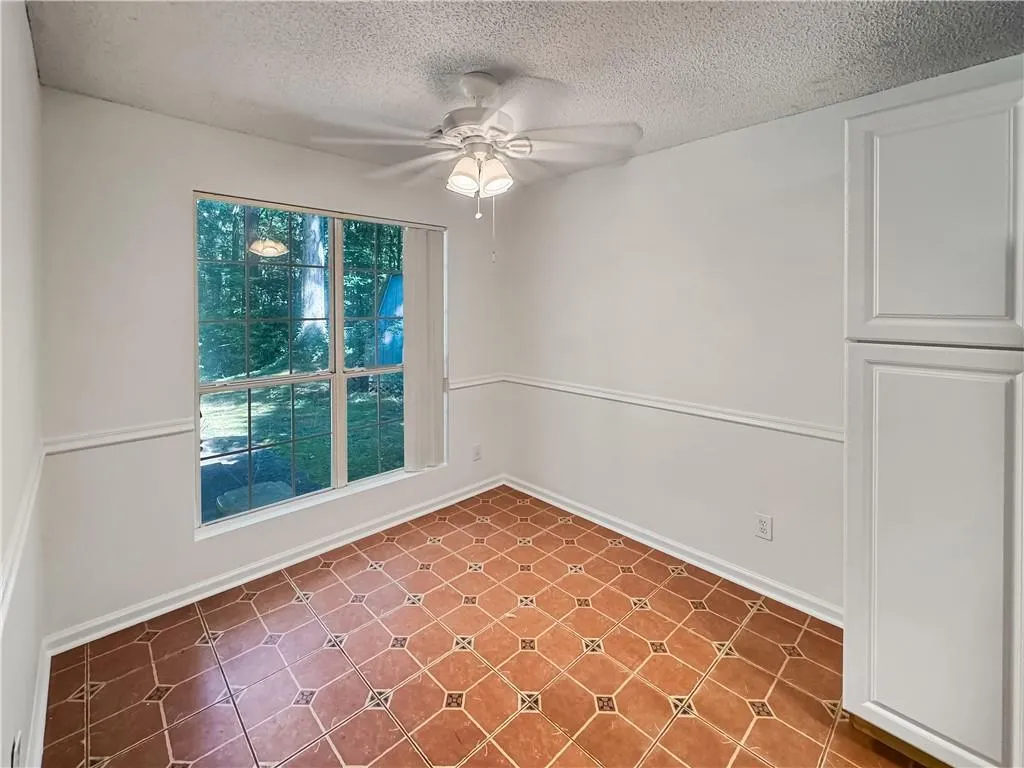 Newnan, Georgia 30277, United States, 3 Bedrooms Bedrooms, ,2 BathroomsBathrooms,Residential,Active,204821