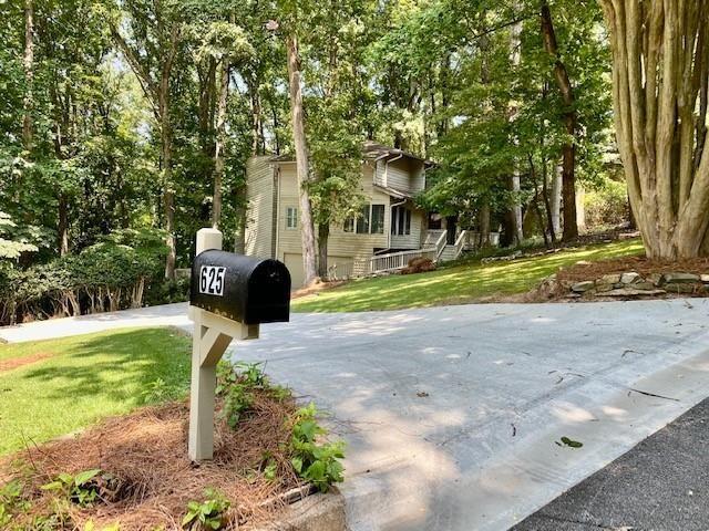 Spectacular Lakefront Contemporary home on 1+Acre Wooded Lot with 6 decks overlooking the Community Lake - a true Nature Retreat w/ Deer & other wildlife. The home features Soaring Beamed Ceilings, 3 Huge Stone Fireplaces, a Great Room with a Wall of Windows overlooking Lake Views, an Open Floor plan w/Hardwood Floors throughout - Open Circular Staircase, Vaulted Master w/ French Doors to deck. Eat-in Kitchen on Main with its own Deck, Formal Dining Room open to Great Room & views. Finished Terrace Level w/bath, bedroom, library and Family Room with wet bar open to 2 Decks. Also included is a small fenced yard.
Located in an HOA Community - Walk to community Amenities which include 3 Olympic pools, 15 lighted tennis courts, and the The River Club on the Chattahoochee. Surrounded by Parks, River and Community Lake, this is truly a magnificent property.