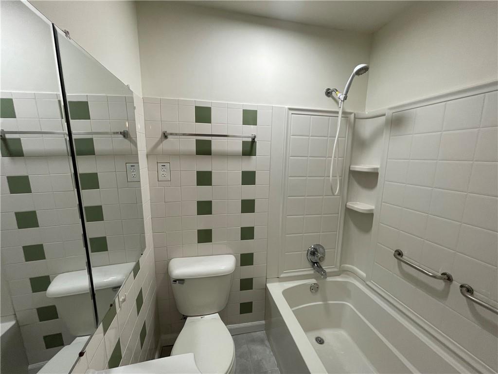 6927 Eunice Drive, Riverdale, Georgia image 6