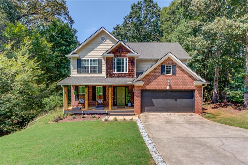 Charming 4 bedroom, 2.5 bath home located in the highly sought-after City of Jefferson School District. This property offers a spacious floor plan with an open living area, bright kitchen, and comfortable bedrooms, including a private owner's suite. The home also features an unfinished basement with endless potential for additional living space, storage, or a workshop.
Enjoy a quiet, established neighborhood just minutes from downtown Jefferson, shopping, dining, and easy access to I-85. The backyard provides privacy and space for entertaining, gardening, or play.
Don't miss the chance to make this home yours in one of Jefferson's most desirable locations!