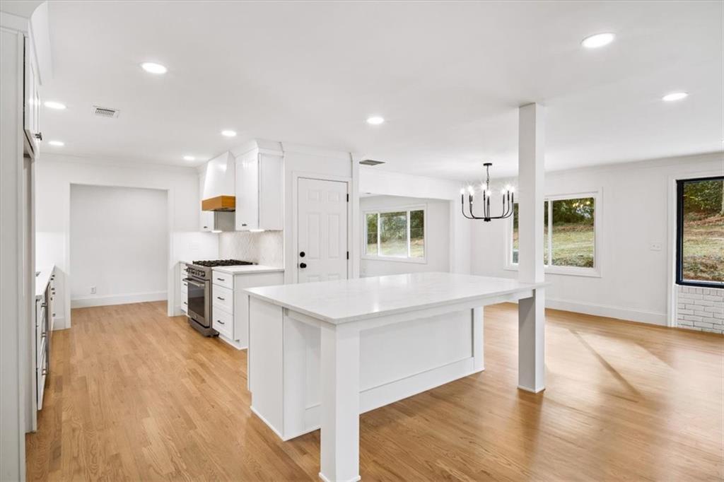 3481 Palace Court NE