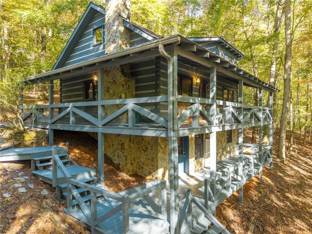 326 Honeysuckle Way