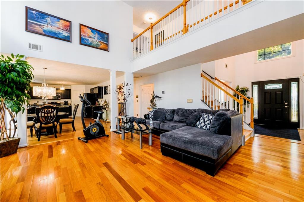 1045 PAPER CREEK Drive