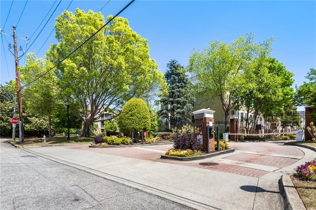 375 Highland Avenue NE 1011
