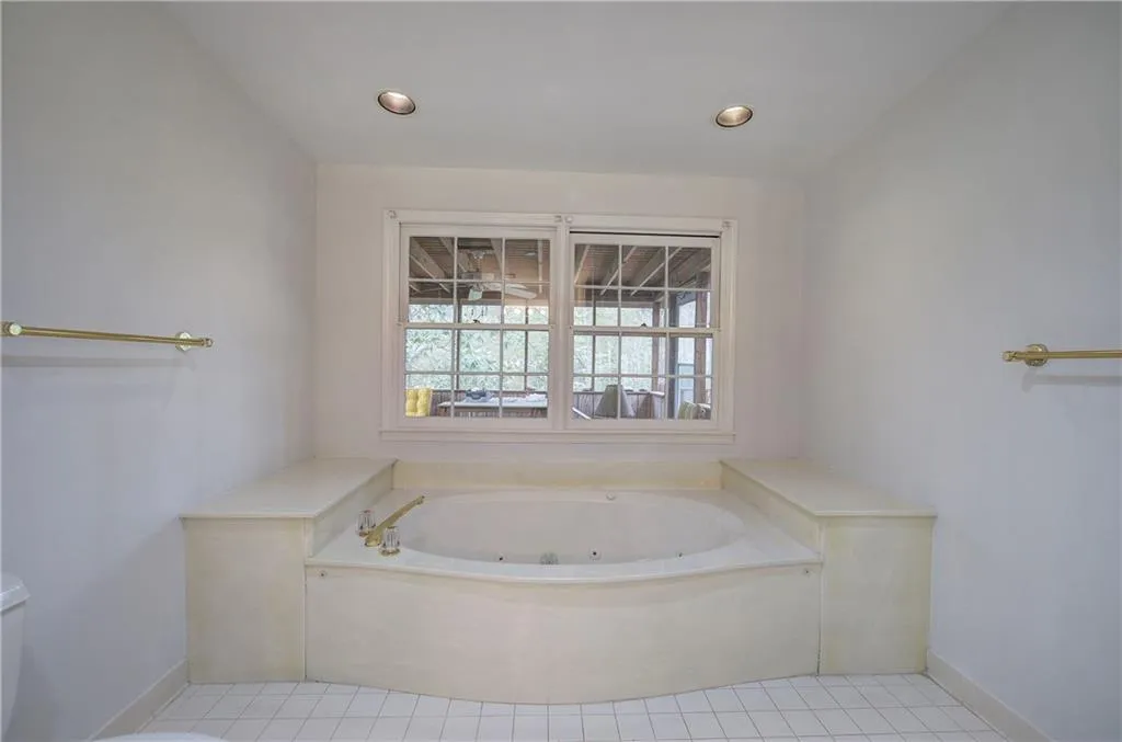 Marietta, Georgia 30068, United States, 4 Bedrooms Bedrooms, ,3 BathroomsBathrooms,Residential,Active,171200