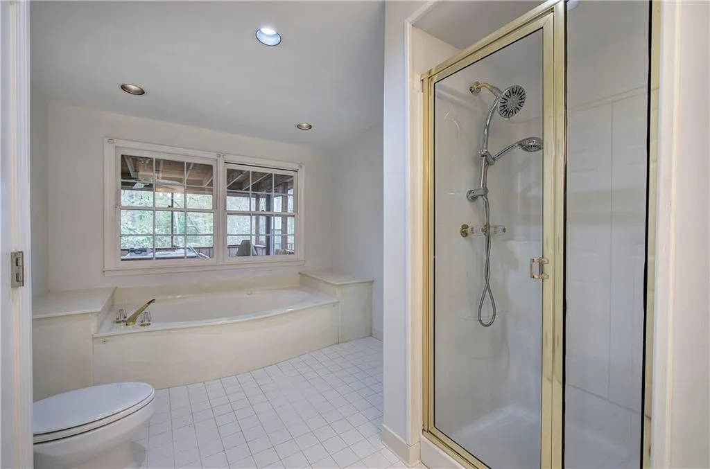 Marietta, Georgia 30068, United States, 4 Bedrooms Bedrooms, ,3 BathroomsBathrooms,Residential,Active,171200