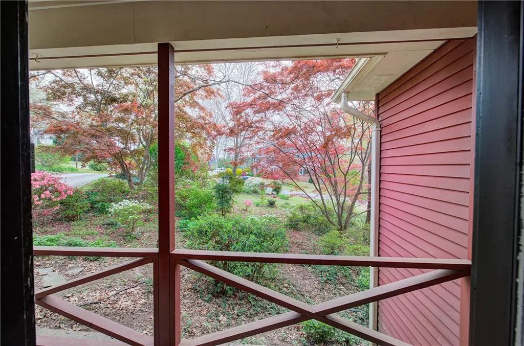 Marietta, Georgia 30068, United States, 4 Bedrooms Bedrooms, ,3 BathroomsBathrooms,Residential,Active,171200