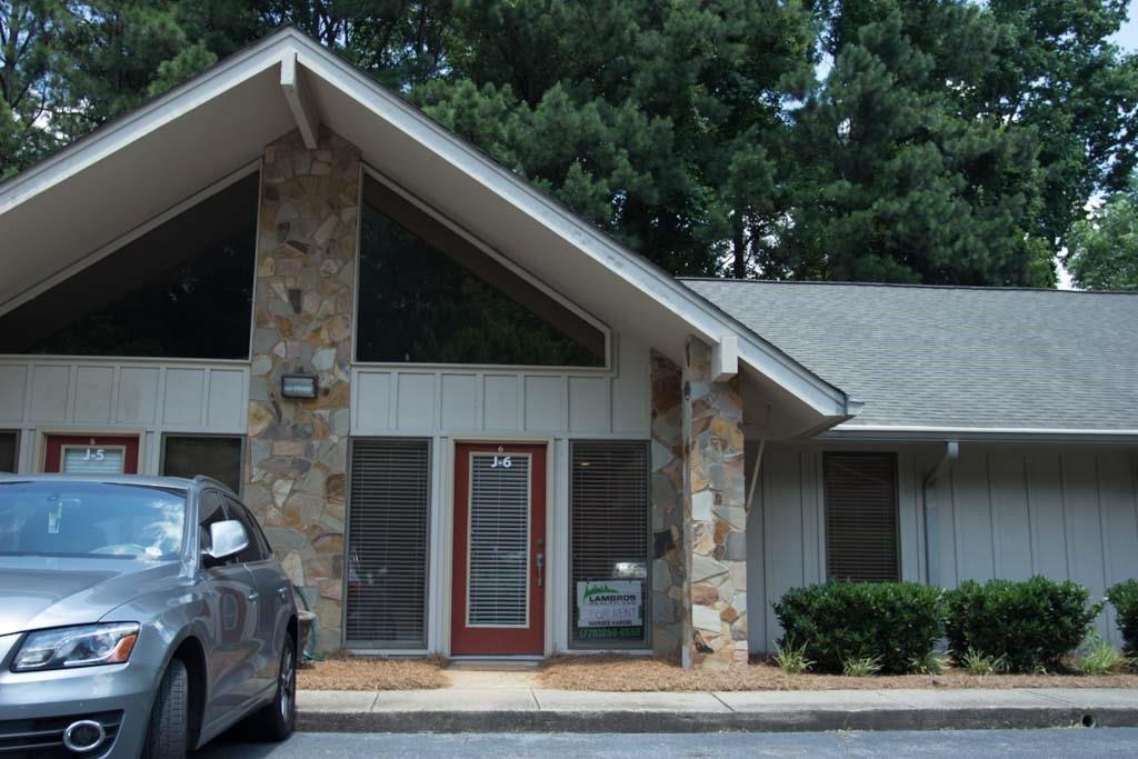 Office unit consists of 4 offices, reception, 2 Bathrooms, Storage/Photocopy room and a Kitchenette. Flexible lease terms, Suitable for office type businesses including medical. This property is a prime location near Mansell and Alpharetta Hwy, Accessible to Hwy 400, Close to Shopping, entertainment and Restaurants.