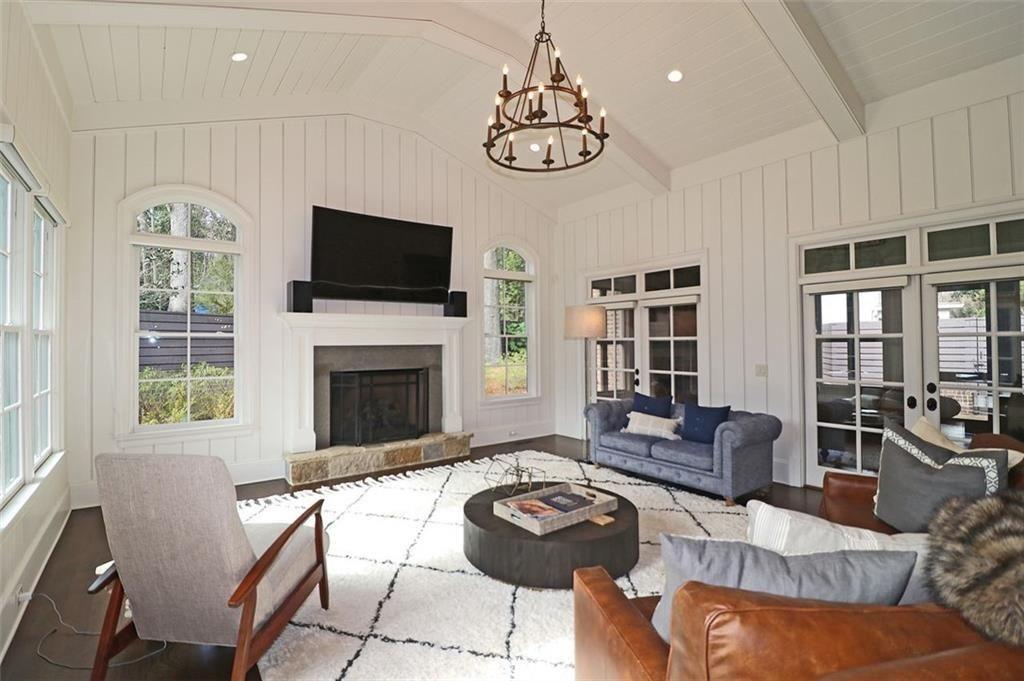 1600 Nottingham Way NE