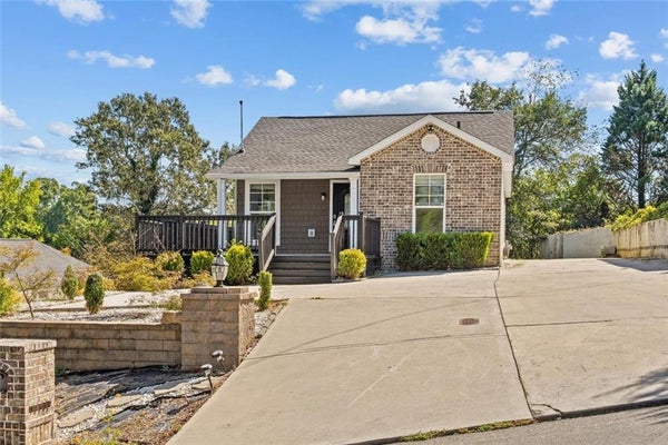 809 W CRAWFORD ST, DALTON, GA 30720 - Image 751601a8a89f7dcd4e722a01743adaaf/3478095913