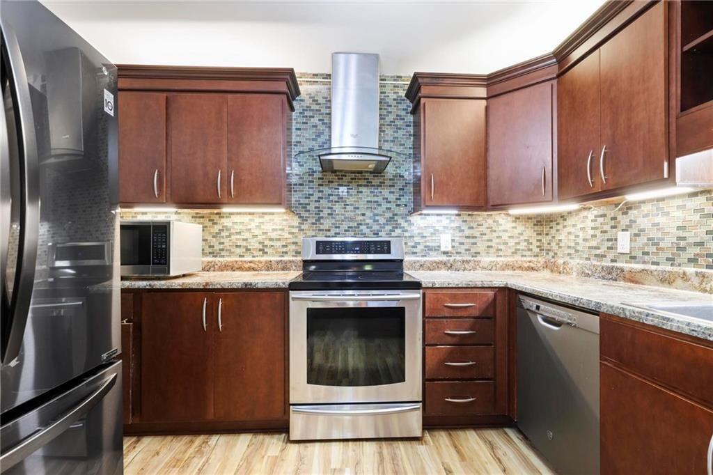 FALLING WATER - Residential Lease