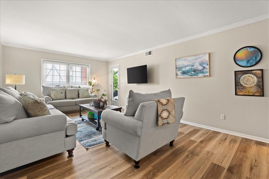 6851 Roswell Road M5