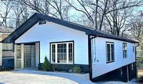 Homes For Sale - 1022 Mayson Turner Road<br/> Atlanta, GA 30314