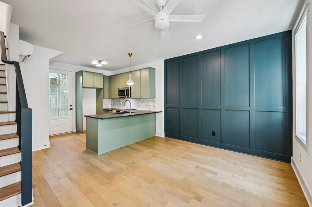 1160 Boulevard SE 12