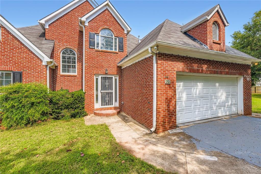Welcome to 605 Keaton Ct, a beautiful brick-front home offering fresh updates and neighborhood amenities you'll love. Step inside to discover brand new carpet and fresh interior paint, giving the home a bright, clean, and move-in-ready feel.
Enjoy the privacy of a fully fenced backyard, perfect for relaxing, entertaining, or letting kids and pets play safely.
Located in the highly desirable Wesley Lakes community, residents enjoy access to a community lake, swimming pool, clubhouse, and tennis courts. All just minutes from I75, shopping, dining, and good schools. Don't miss the chance to make this well-maintained home yours!