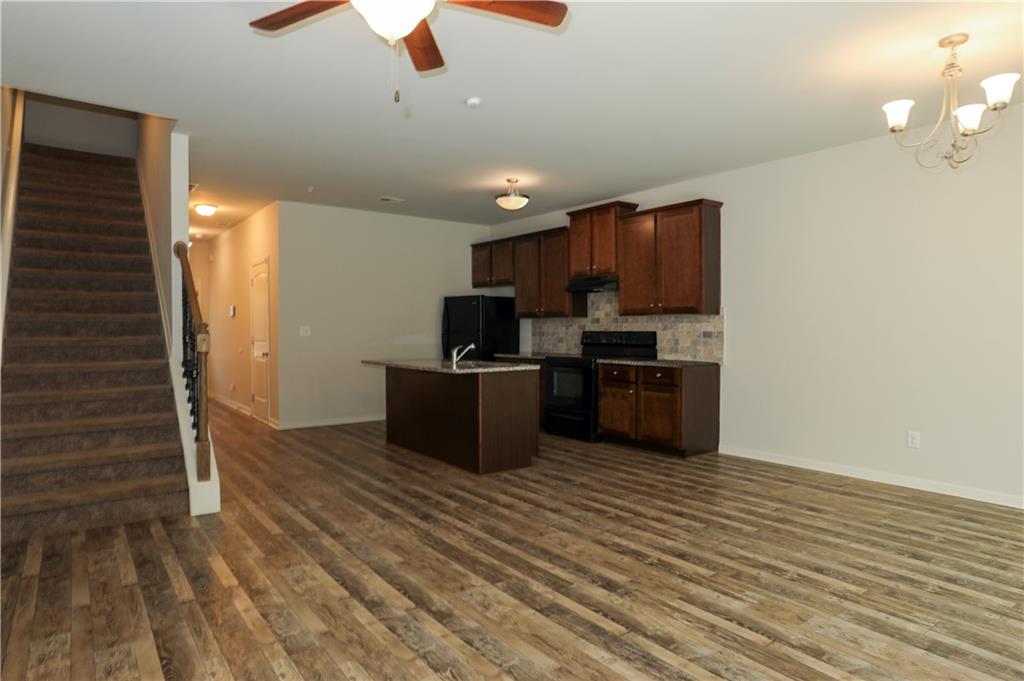 1545 Iris Walk