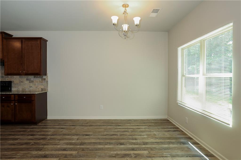 1545 Iris Walk