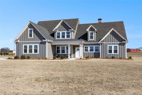 Homes For Sale - 404 Whipple Avenue<br/> Williamson, GA 30292