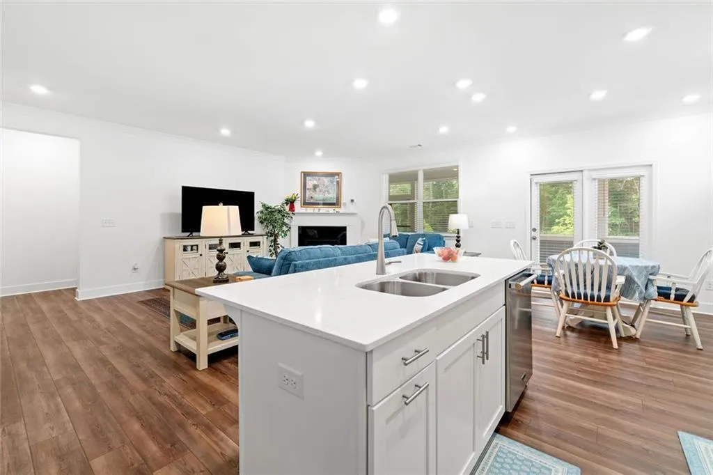 Canton, Georgia 30114, United States, 3 Bedrooms Bedrooms, ,2 BathroomsBathrooms,Residential,Pending,148027