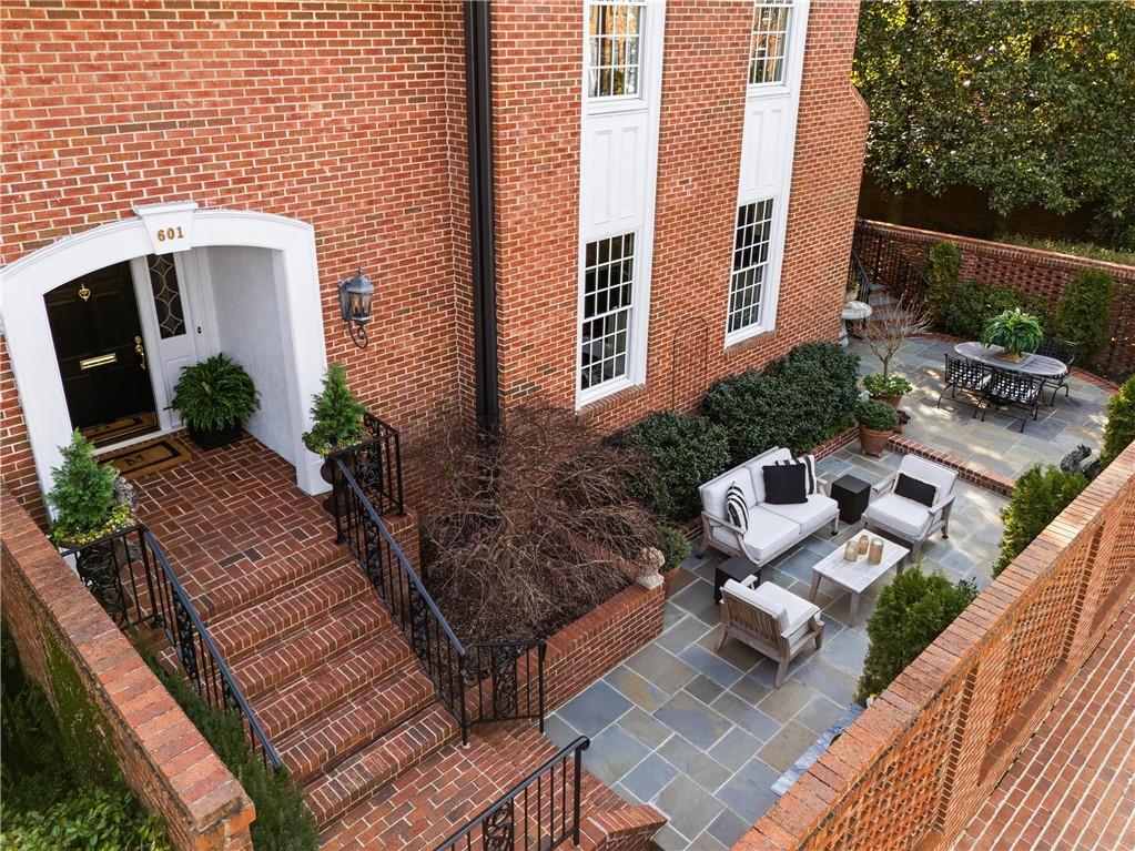 601 Townsend Place NW