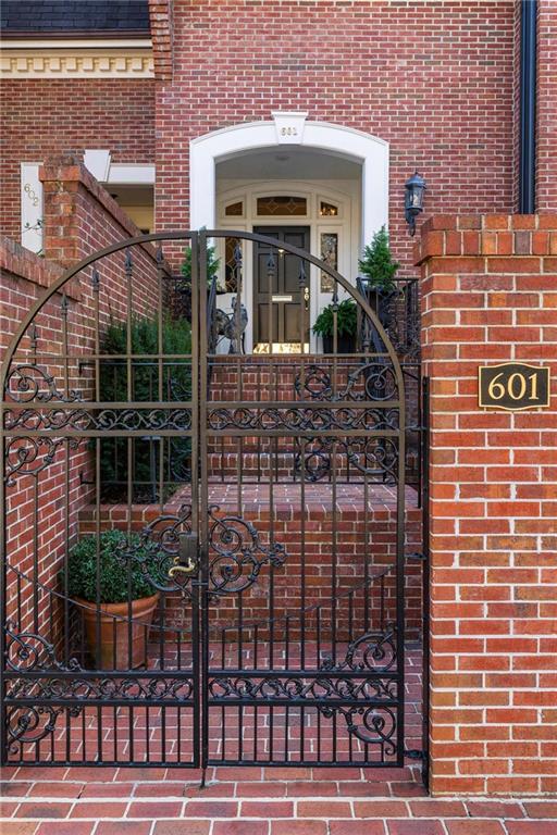 601 Townsend Place NW