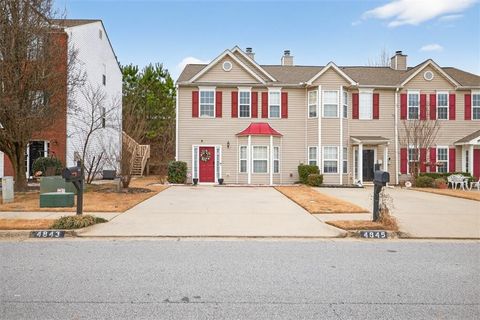 Townhouse For Sale - 4843 Timber Hills Drive<br/> Oakwood, GA 30566