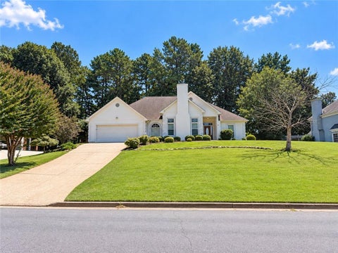 Homes For Sale - 1090 Swan Mill Court<br/> Suwanee, GA 30024