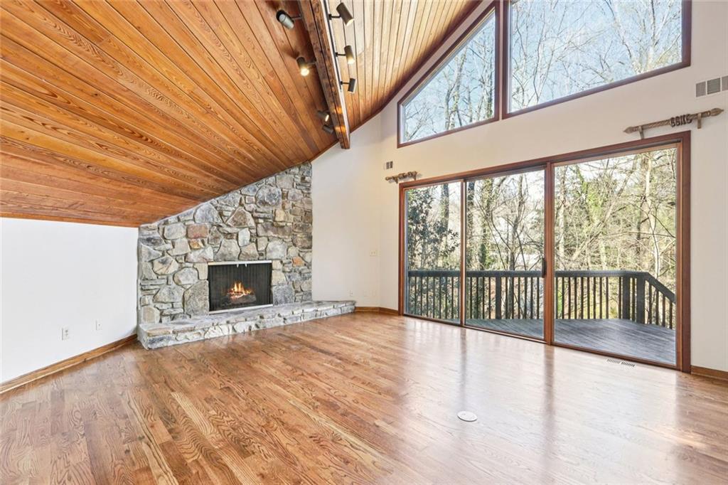 562 Pine Valley Road SE