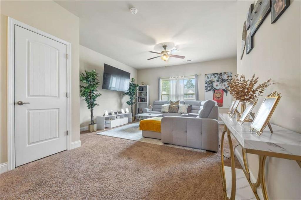 6119 Hickory Lane Drive, Union City, Georgia image 6