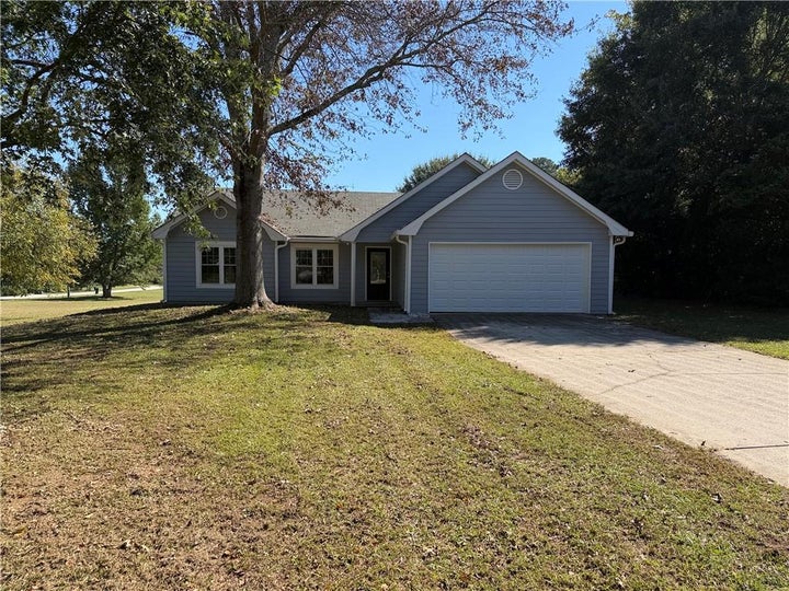 Photo 1 of 25 — 3040 Raymonds Court, Loganville, GA 30052