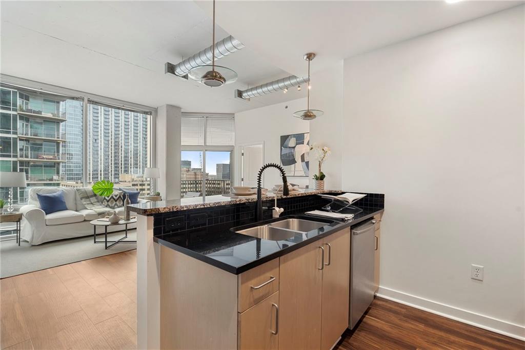 943 Peachtree Street NE 1208