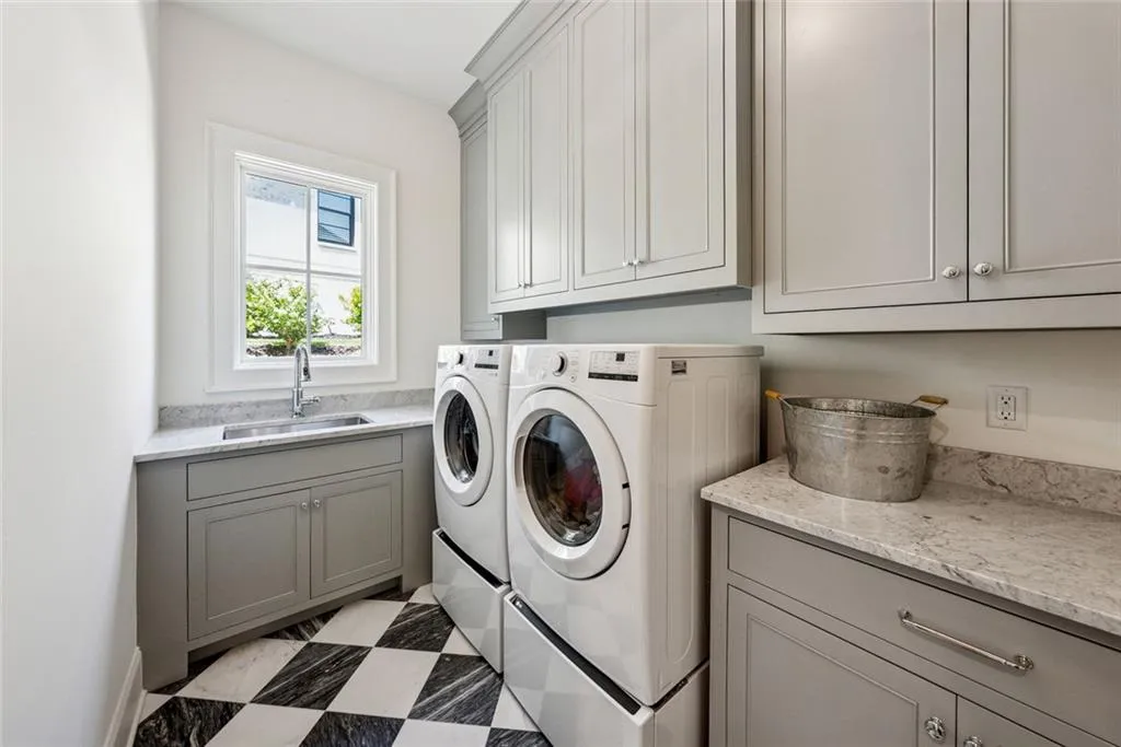 Alpharetta, Georgia 30004, United States, 4 Bedrooms Bedrooms, ,5 BathroomsBathrooms,Residential,Active,133089