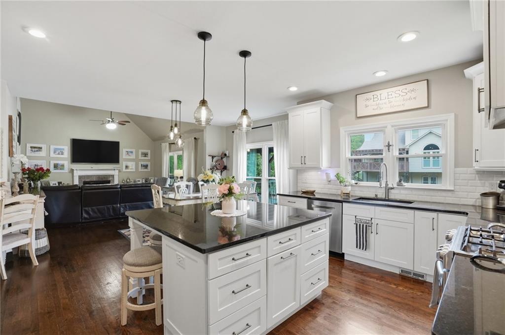 4459 Woodford Pass NE