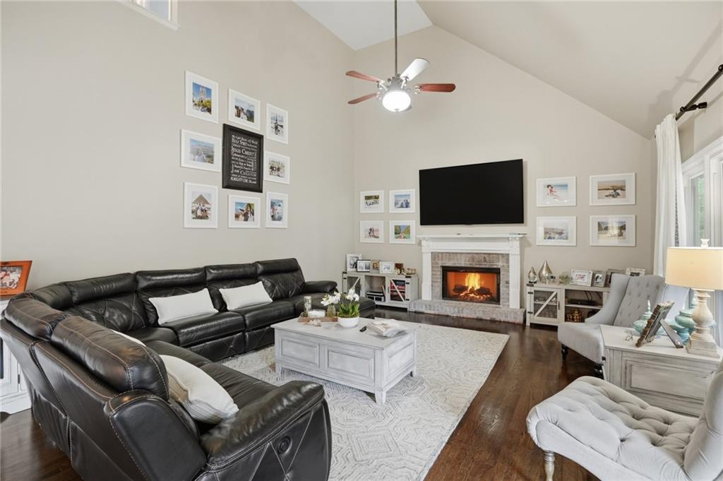 4459 Woodford Pass NE